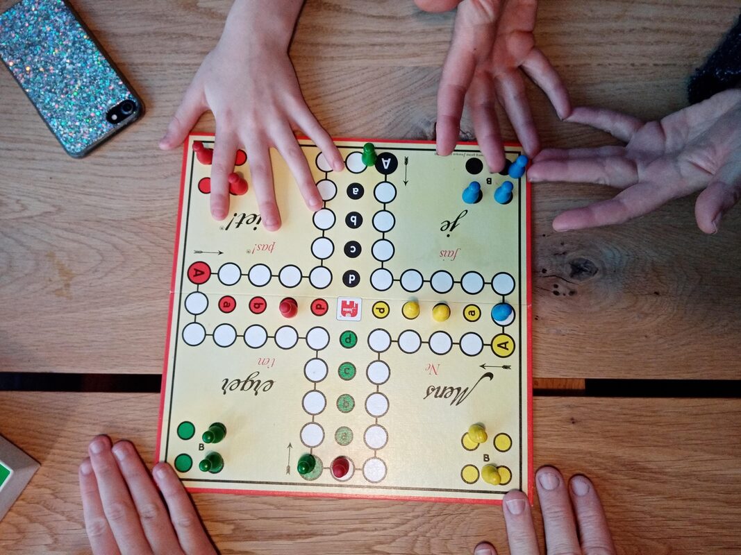 Bordspellen op een regenachtige dag